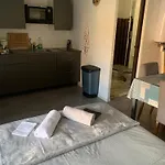 Refait Neuf ,4 Pers, Terrasse, Parking Prive, Climatisation, Wifi, Television